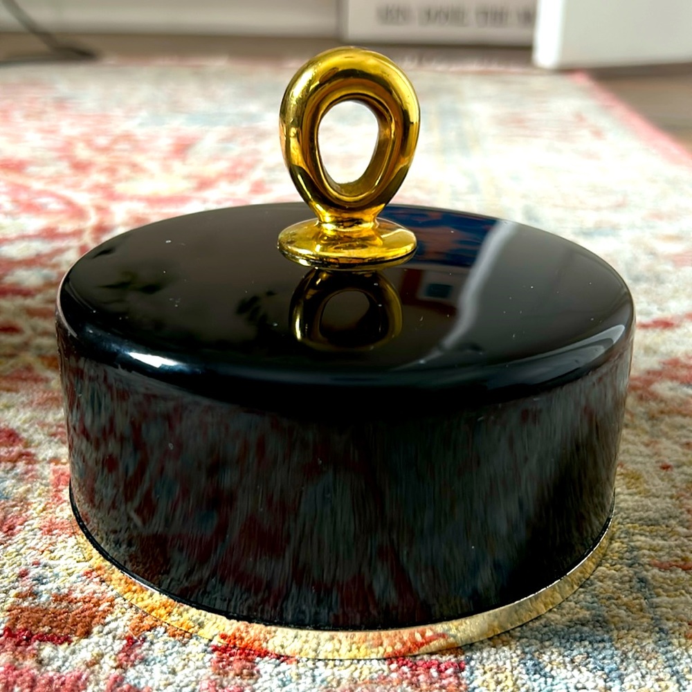Van Cleef & Arpels Black and Gold Luxe Accent